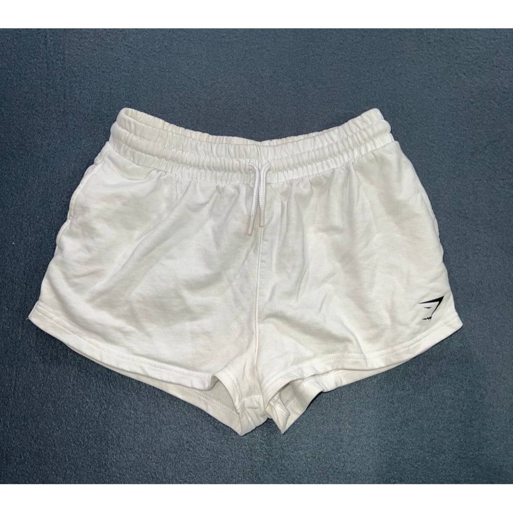 GYMSHARK Women´s Essential Loose Training Y2K Shorts ivory Small A008375